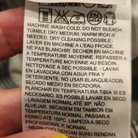 Blue and white striped Levi's capris - Picture 11 of 11